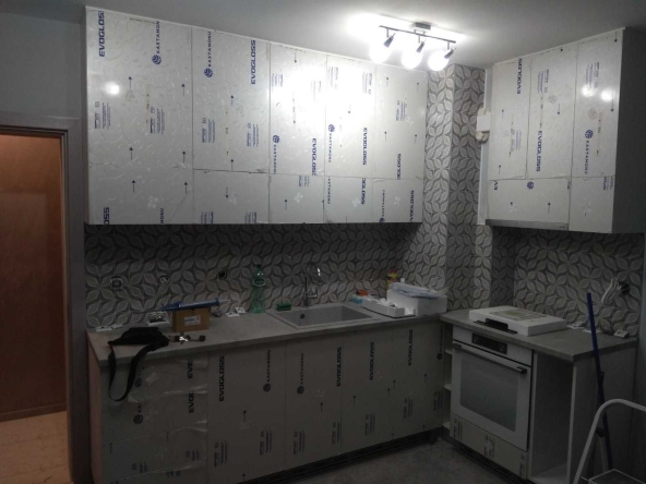 Дава се под наем Двустаен апартамент в Варна, Цветен квартал - 56 кв.м за 408 € - Снимка #1