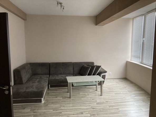 Дава се под наем Тристаен апартамент в Свиленград - 100 кв.м за 382.5 € - Снимка #1