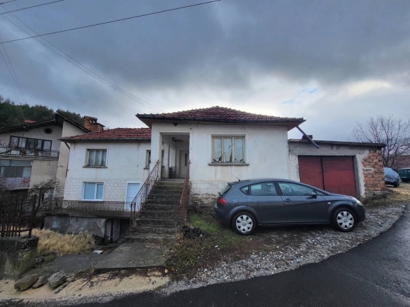 Етаж от къща в с. Баните, Област Смолян - 105 кв.м за 204 €/кв.м - Снимка #1