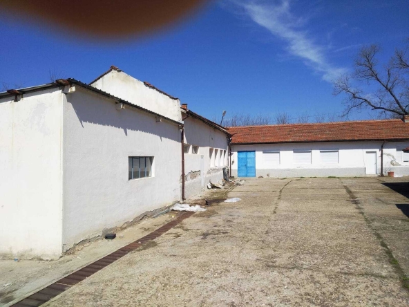 Промишлена сграда в Харманли - 645 кв.м за 87 €/кв.м - Снимка #1