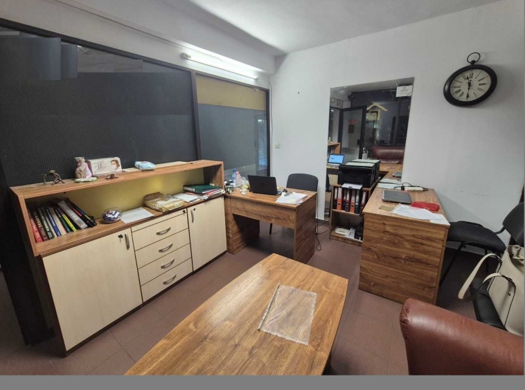 Дава се под наем Офис в Варна, Център - 14 кв.м за 127.5 € - Снимка #1
