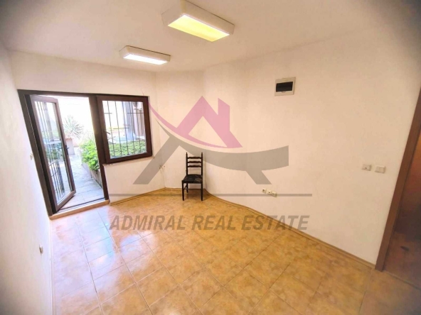 Дава се под наем Офис в Варна, Център - 20 кв.м за 200 € - Снимка #1