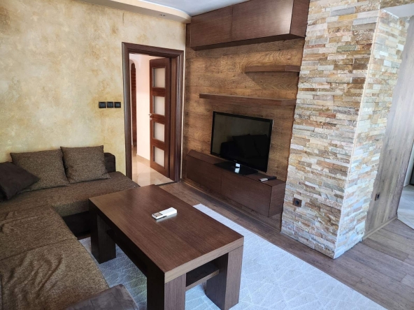 Дава се под наем Тристаен апартамент в Пловдив, Мараша - 120 кв.м за 700 € - Снимка #1