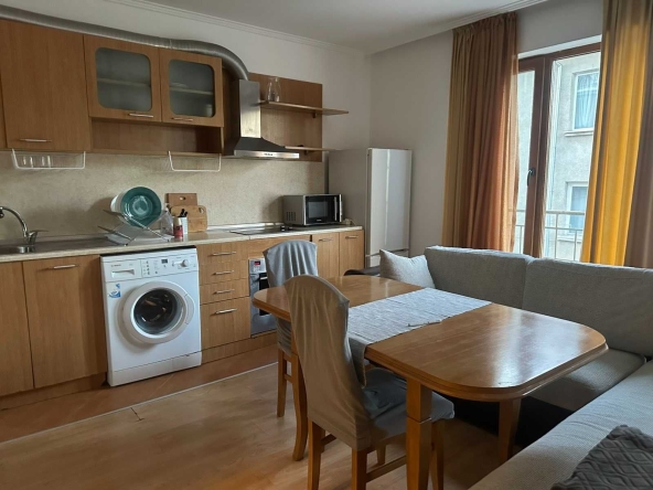 Дава се под наем Тристаен апартамент в Бургас, Център - 80 кв.м за 550 € - Снимка #1