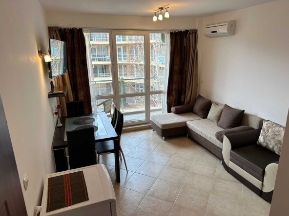 Дава се под наем Двустаен апартамент в к.к. Слънчев бряг - 60 кв.м за 225 € - Снимка #1