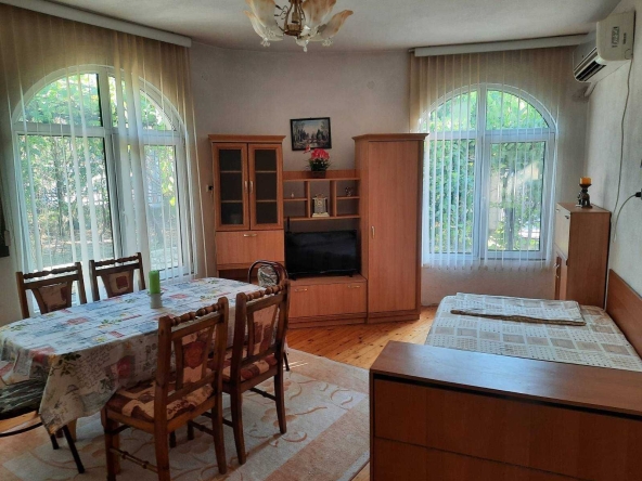 Дава се под наем Къща в с. Константиново, Област Варна - 89 кв.м за 408 € - Снимка #1