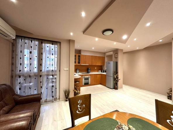 Дава се под наем Тристаен апартамент в Велико Търново, Акация - 80 кв.м за 428.4 € - Снимка #1