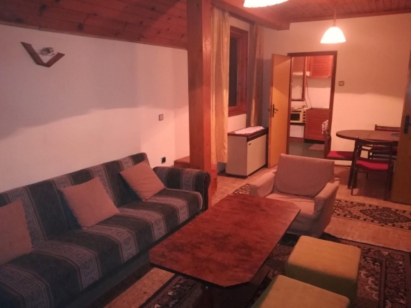 Дава се под наем Етаж от къща в Пловдив, Каменица 1 - 100 кв.м за 357 € - Снимка #1