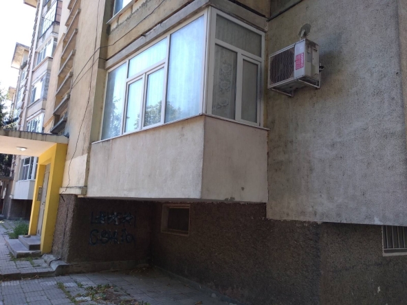 Дава се под наем Двустаен апартамент в Шумен, Добруджански - 70 кв.м за 255 € - Снимка #1