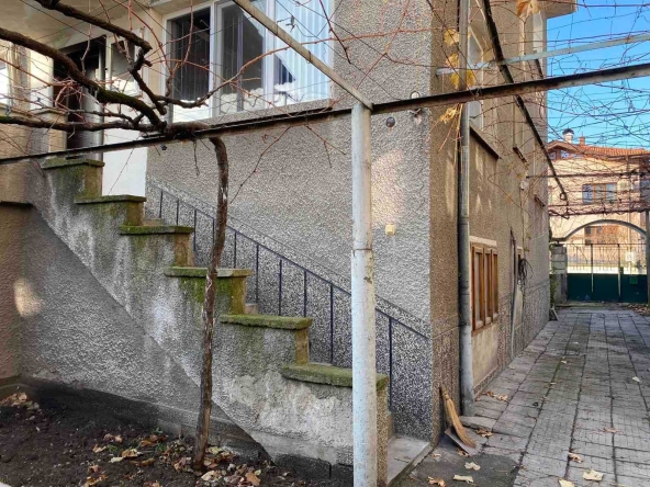 Етаж от къща в Карлово - 125 кв.м за 1163 €/кв.м - Снимка #1