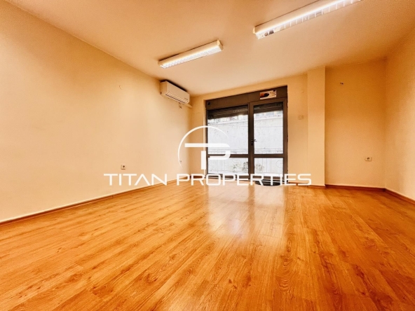 Дава се под наем Магазин в Бургас, Център - 34 кв.м за 255 € - Снимка #1