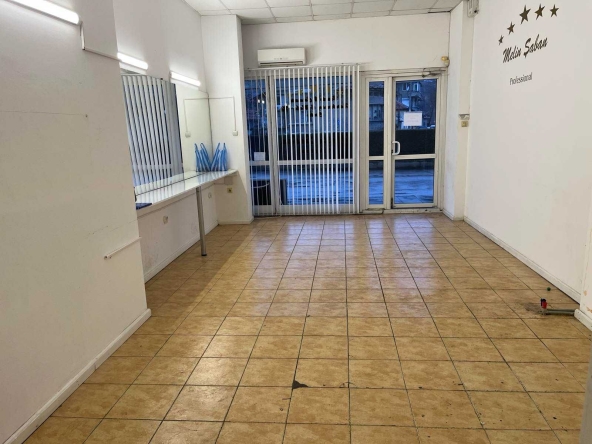 Дава се под наем Магазин в Провадия - 40 кв.м за 229.5 € - Снимка #1