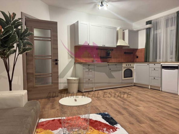 Дава се под наем Тристаен апартамент в Варна, Гръцка махала - 90 кв.м за 800 € - Снимка #1