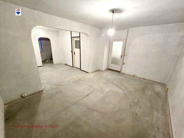 Тристаен апартамент в Русе, Дружба 3 - 95 кв.м за 894 €/кв.м - Снимка #1