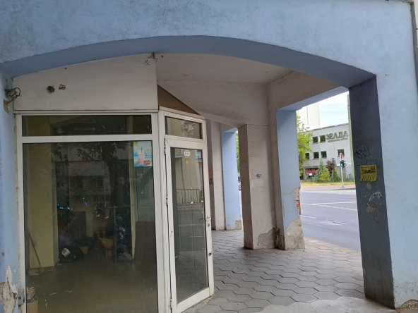 Дава се под наем Магазин в Пловдив, Старият град - 18 кв.м за 168.3 € - Снимка #1