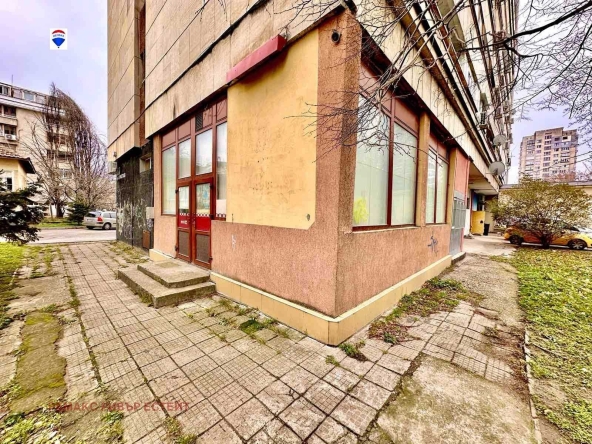 Дава се под наем Магазин в Русе, Алеи Възраждане - 62 кв.м за 306 € - Снимка #1