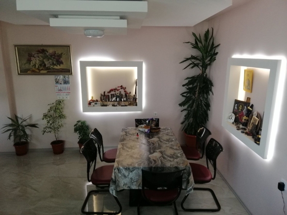 Къща в Казанлък - 450 кв.м за 624 €/кв.м - Снимка #1