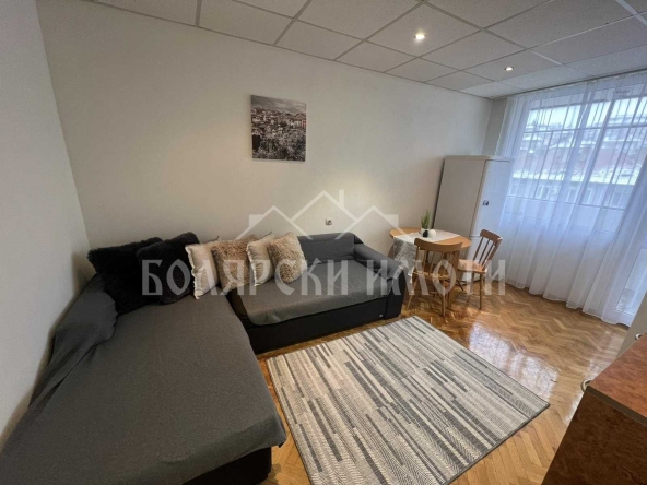 Дава се под наем Двустаен апартамент в Велико Търново, Център - 65 кв.м за 306 € - Снимка #1