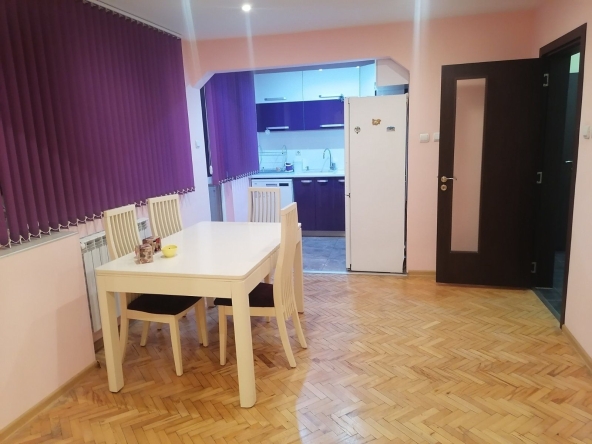 Дава се под наем Тристаен апартамент в Плевен, Идеален център - 100 кв.м за 600 € - Снимка #1