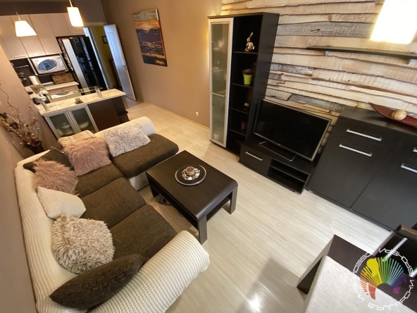 Дава се под наем Тристаен апартамент в Бургас, Възраждане - 100 кв.м за 612 € - Снимка #1