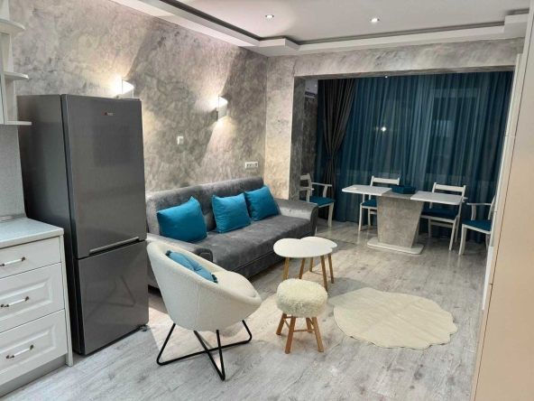 Дава се под наем Тристаен апартамент в Бургас, Възраждане - 70 кв.м за 750 € - Снимка #1