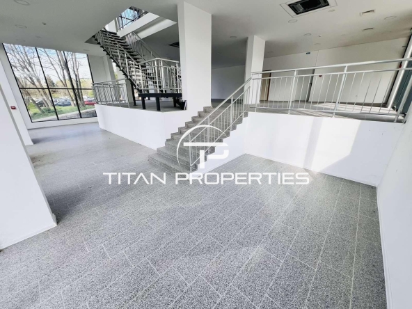 Дава се под наем Магазин в Бургас, Изгрев - 445 кв.м за 2885 € - Снимка #1