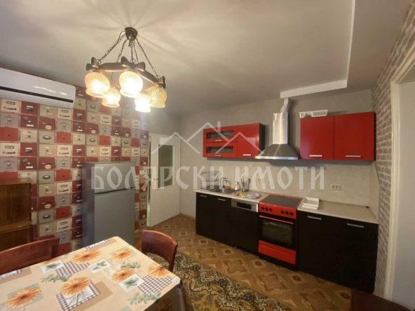 Дава се под наем Двустаен апартамент в Велико Търново, Център - 50 кв.м за 280.5 € - Снимка #1