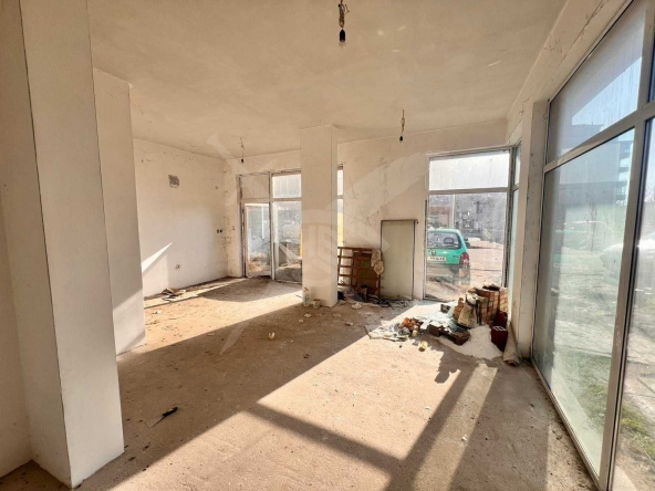 Магазин в Бургас, Меден рудник - зона А - 100 кв.м за 680 €/кв.м - Снимка #1