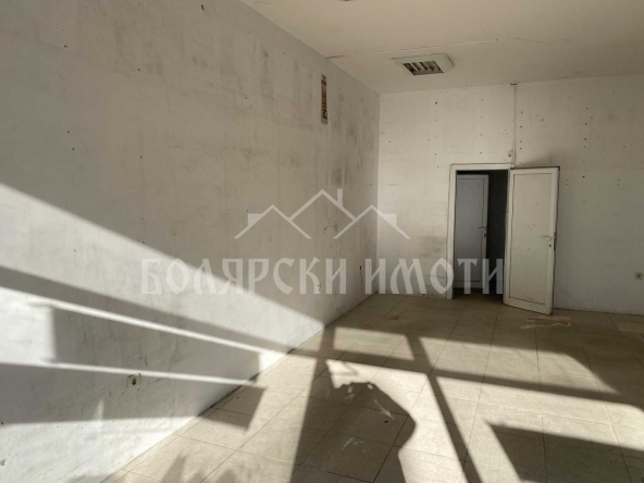 Дава се под наем Магазин в Велико Търново, Акация - 55 кв.м за 306 € - Снимка #1