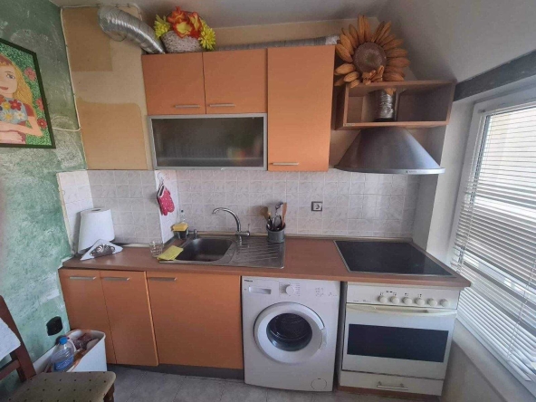 Дава се под наем Двустаен апартамент в Бургас, Център - 50 кв.м за 204 € - Снимка #1