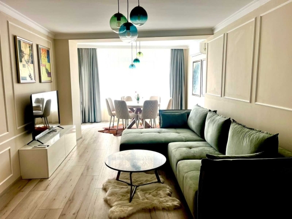 Дава се под наем Тристаен апартамент в Бургас, Лазур - 130 кв.м за 1150 € - Снимка #1