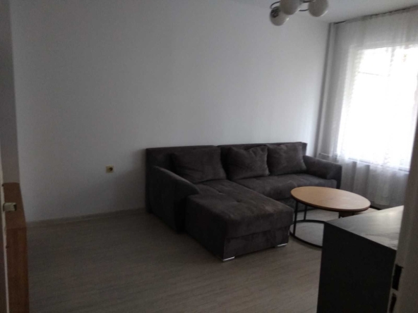 Дава се под наем Тристаен апартамент в Варна, Възраждане 1 - 71 кв.м за 510 € - Снимка #1