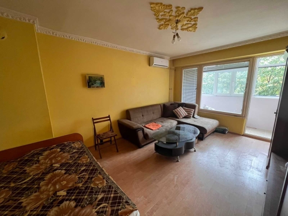 Дава се под наем Двустаен апартамент в Бургас, Меден рудник - зона А - 50 кв.м за 127.5 € - Снимка #1