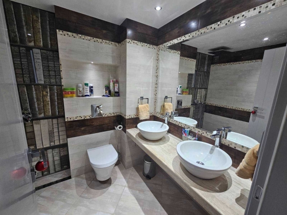 Тристаен апартамент в Пловдив, Младежки Хълм - 102 кв.м за 1195 €/кв.м - Снимка #1