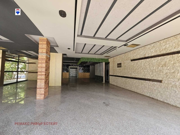 Заведение в Русе, Здравец Изток - 240 кв.м за 1734 €/кв.м - Снимка #1