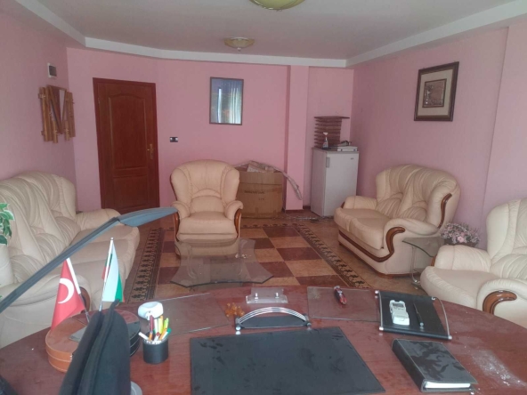 Офис в Пазарджик, Идеален център - 28 кв.м за 890 €/кв.м - Снимка #1