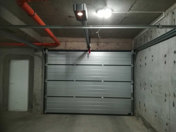 Дава се под наем Гараж / Паркомясто в Бургас, Център - 20 кв.м за 38.25 € - Снимка #1