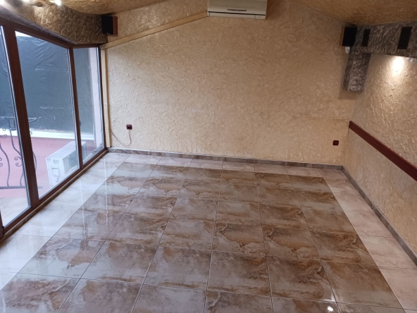 Дава се под наем Магазин в Велики Преслав - 50 кв.м за 331.5 € - Снимка #1