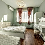 Дава се под наем Тристаен апартамент в Велико Търново, Център - 80 кв.м за 484.5 € - Снимка #1