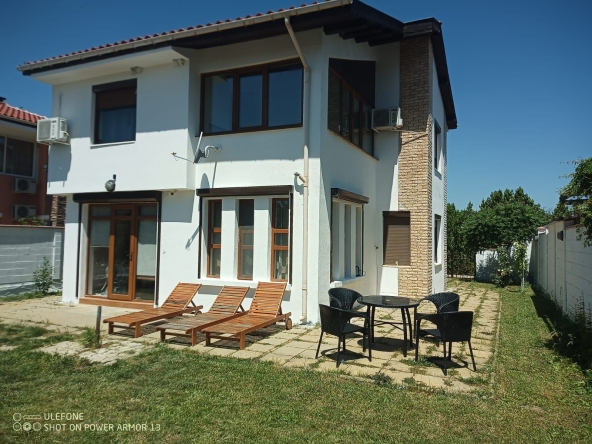 Къща в с. Гюльовца, Област Бургас - 121 кв.м за 1405 €/кв.м - Снимка #1