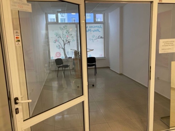 Дава се под наем Магазин в Бургас, Славейков - 22 кв.м за 200 € - Снимка #1