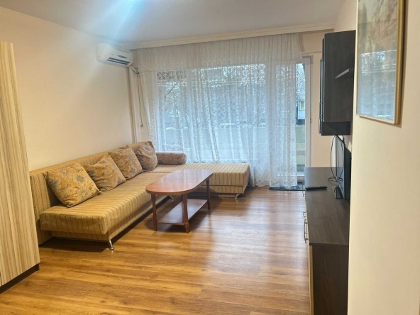 Дава се под наем Тристаен апартамент в Бургас, Славейков - 65 кв.м за 425 € - Снимка #1