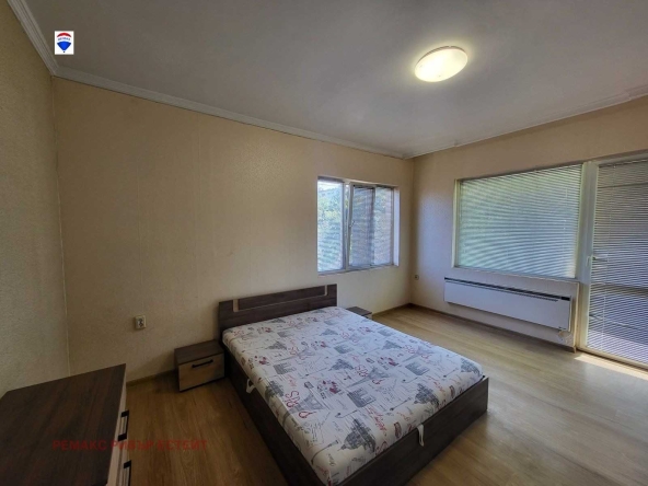 Дава се под наем Четиристаен апартамент в Русе, Родина 2 - 130 кв.м за 357 € - Снимка #1