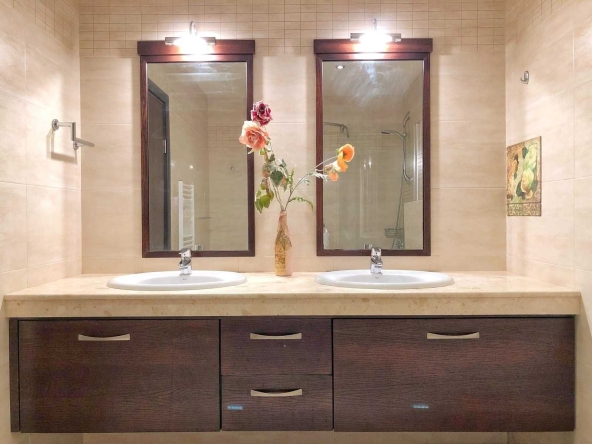 Дава се под наем Двустаен апартамент в София, Кръстова вада - 82 кв.м за 650 € - Снимка #1