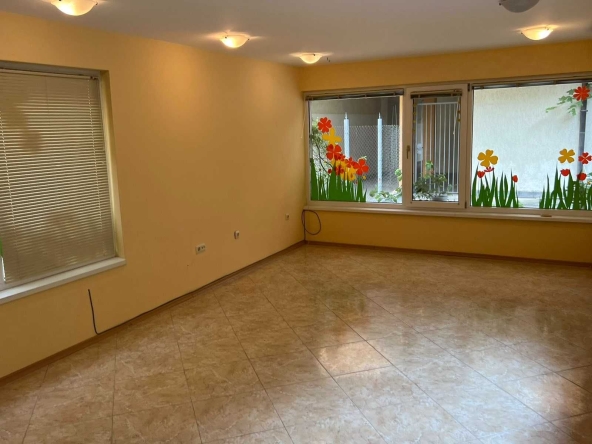 Дава се под наем Магазин в Бургас, Център - 50 кв.м за 300 € - Снимка #1