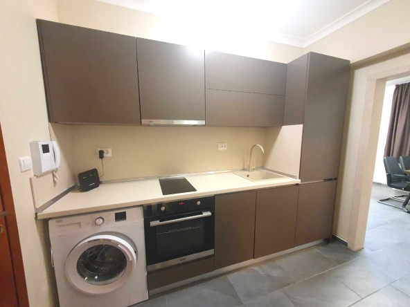 Дава се под наем Двустаен апартамент в Бургас, Изгрев - 55 кв.м за 600 € - Снимка #1