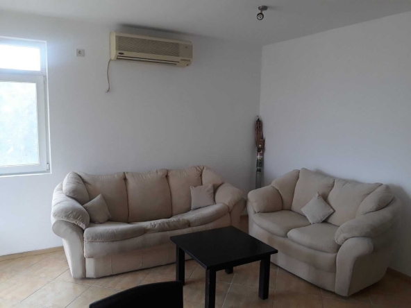 Дава се под наем Двустаен апартамент в к.к. Слънчев бряг - 65 кв.м за 300 € - Снимка #1