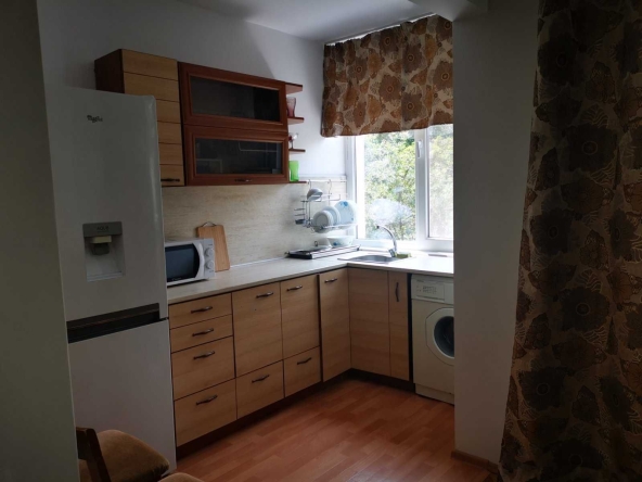 Дава се под наем Тристаен апартамент в Бургас, Лазур - 94 кв.м за 675 € - Снимка #1