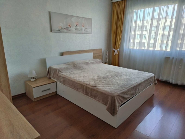 Дава се под наем Тристаен апартамент в София, Света Троица - 90 кв.м за 650 € - Снимка #1