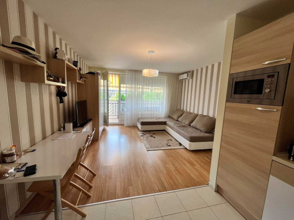 Тристаен апартамент в к.к. Слънчев бряг - 100 кв.м за 800 €/кв.м - Снимка #1